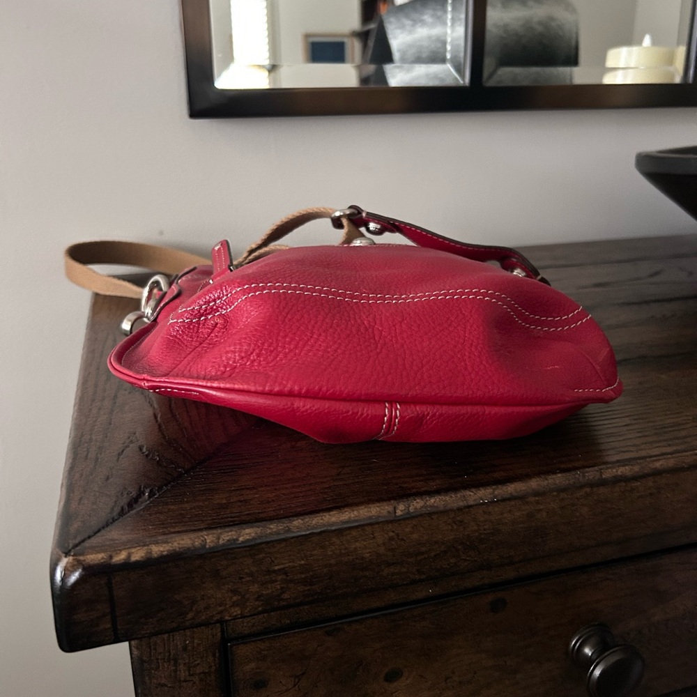 B. Makowsky red leather crossbody bag with a leopard lining. - Picture 7 of 8